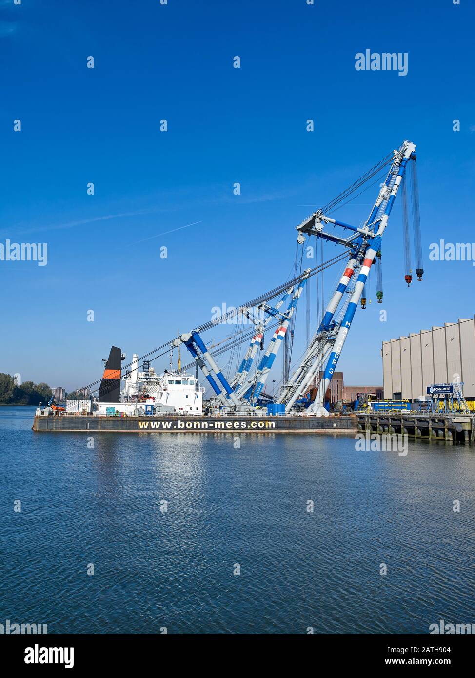 Les berjambes flottantes, Matador, Matador 2 et Matador 3 à leur base de maison dans le port de Rotterdam. Banque D'Images