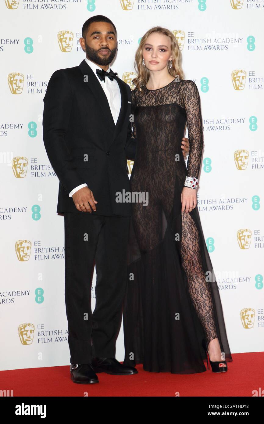 Anthony Welsh et Lily-Rose Depp lors du BAFTA British Academy Film Awards - salle Winners au Royal Albert Hall. Banque D'Images