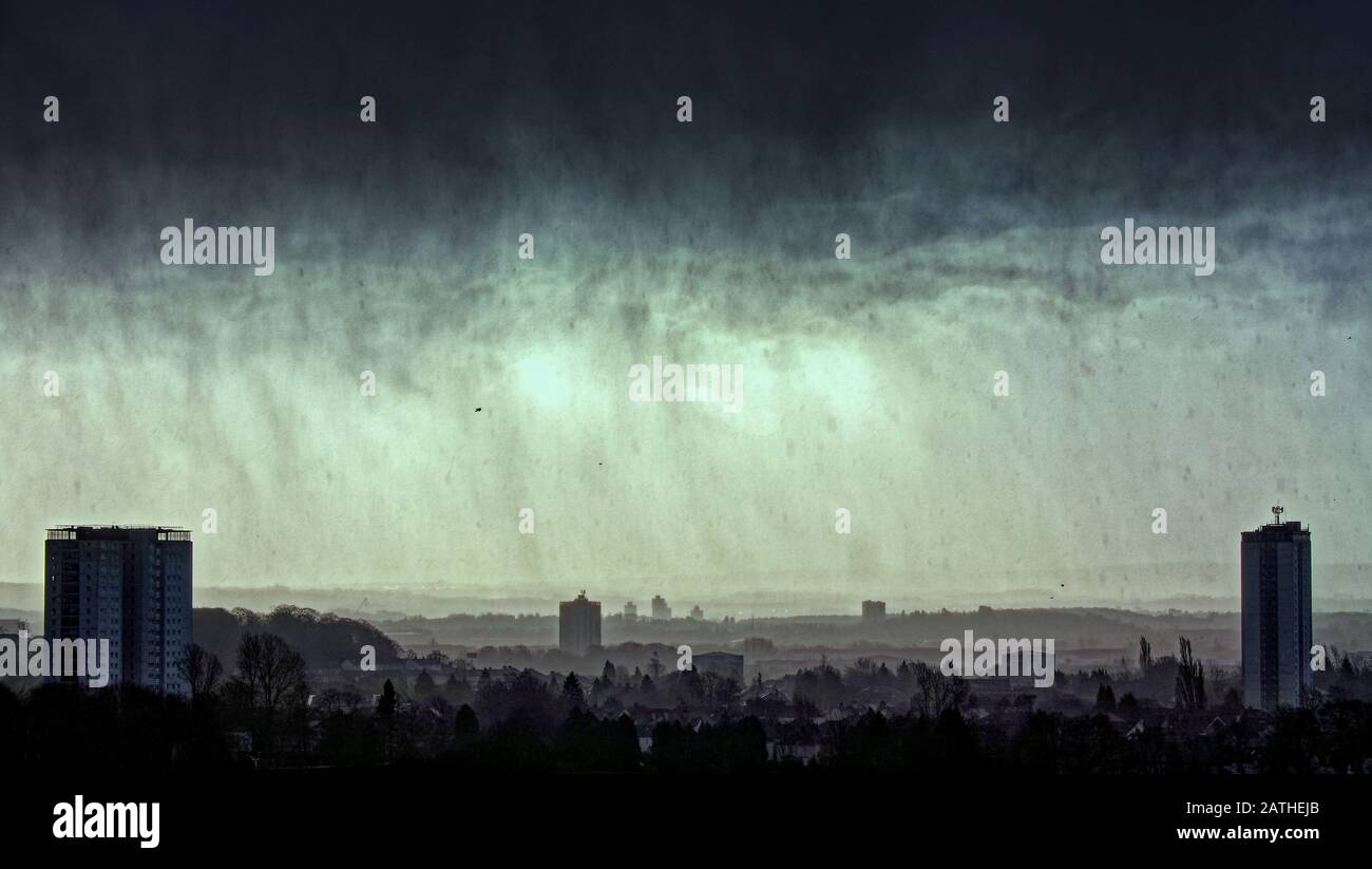 Glasgow, Écosse, Royaume-Uni, 3 février 2020: Météo britannique:alerte jaune temps humide et venteux comme voiles de neige et de traîneau apparaissaient au-dessus du sud de la ville. Copywrite Gerard Ferry/ Alay Live News Banque D'Images
