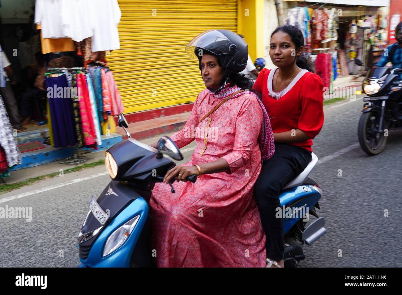 Vues sur les motocyclettes et les cyclomoteurs de Cochin, Kerala. D'une série de photos de voyage à Kerala, en Inde du Sud. Date De La Photo : Vendredi 17 Janvier 20 Banque D'Images