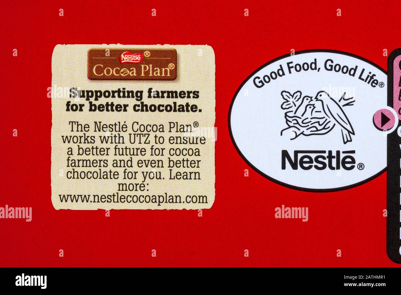 Nestle Cocoa Plan soutenir les agriculteurs pour un meilleur chocolat - détail sur la boîte de Nestle KitKat sélection chunky - Bonne nourriture bonne vie Banque D'Images