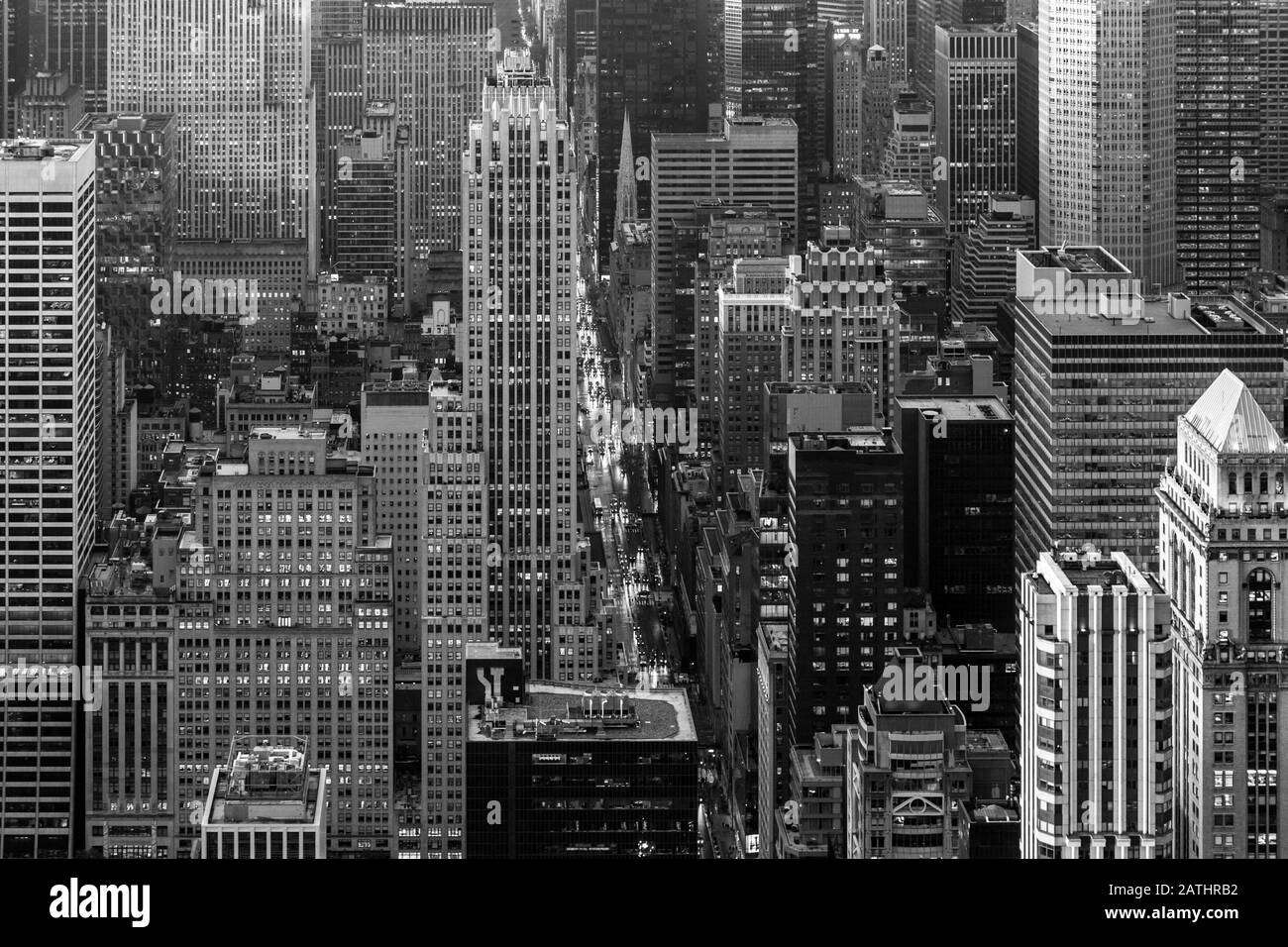 New York City skyline urbaine avec des gratte-ciel au coucher du soleil, aux États-Unis. Banque D'Images