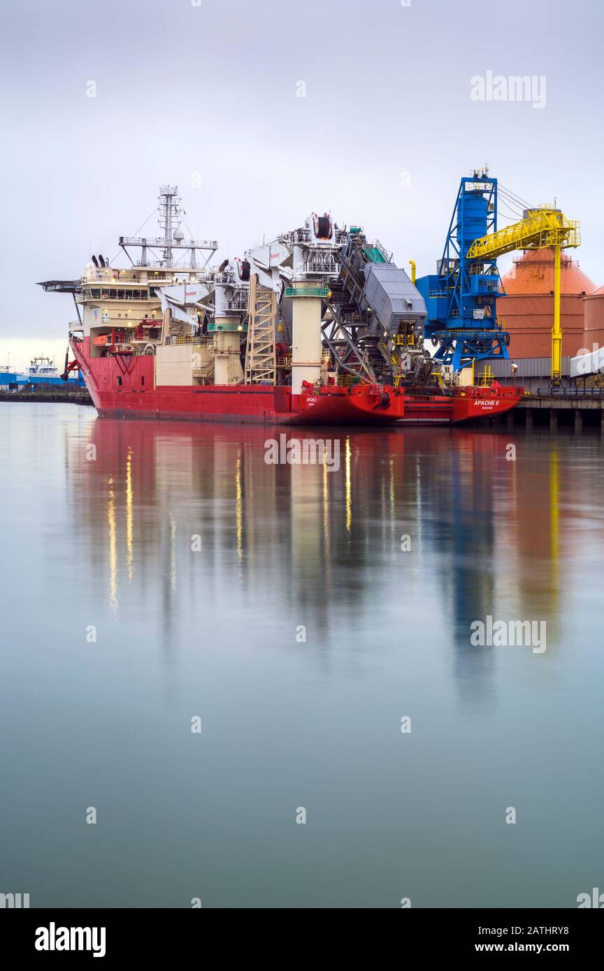 Apache II, un navire de câblodistribution, amarré à Blyth Harbour, Northumberland, Angleterre Banque D'Images