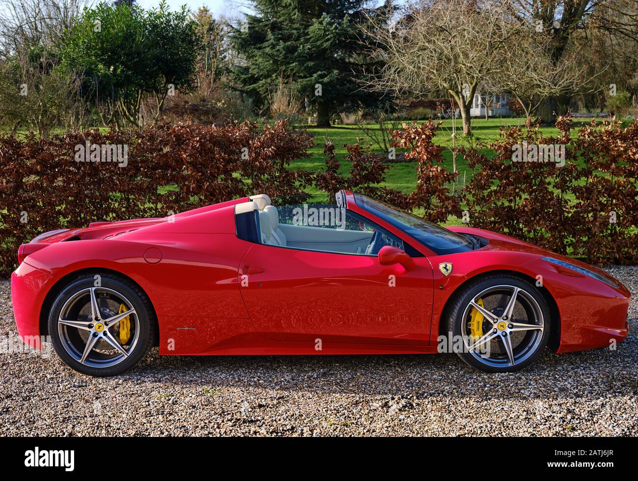 Red ferrari convertible Banque de photographies et d’images à haute ...