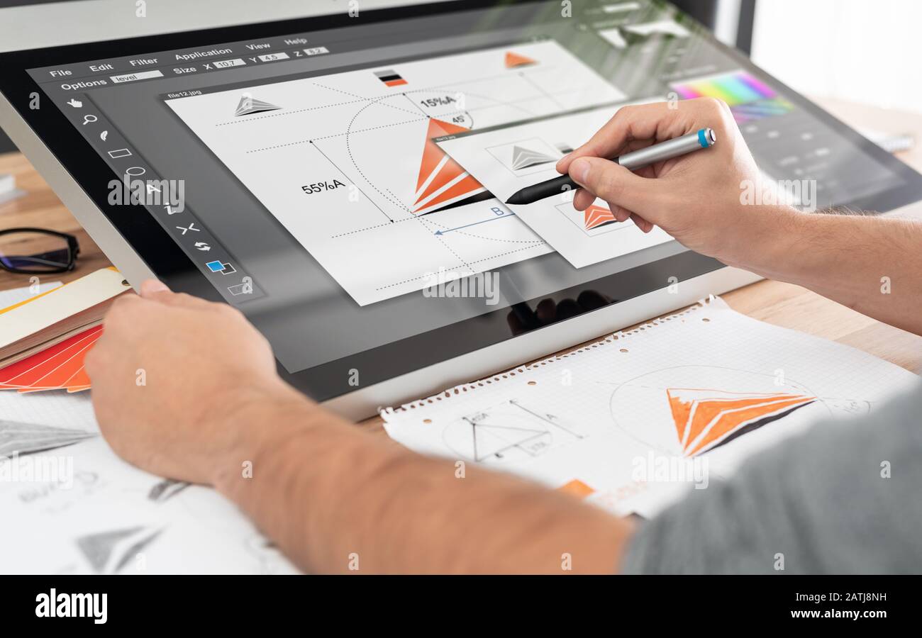 Graphiste dessin croquis logo design. Le concept d'une nouvelle marque. Profession créative professionnelle avec idée. Banque D'Images