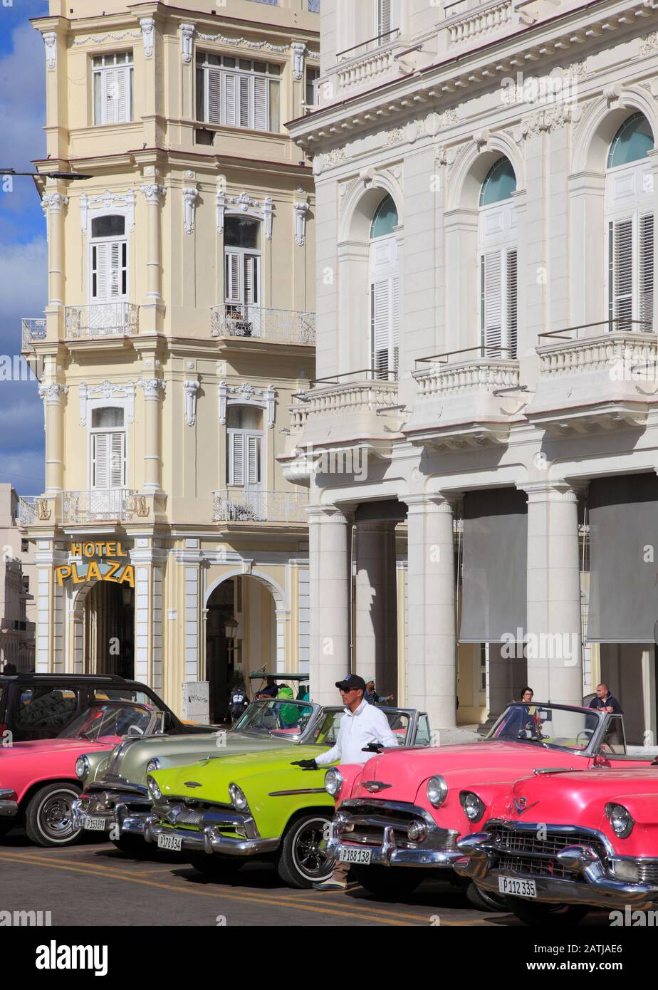 Cuba, la Havane, voitures anciennes, Hôtel Plaza, Banque D'Images