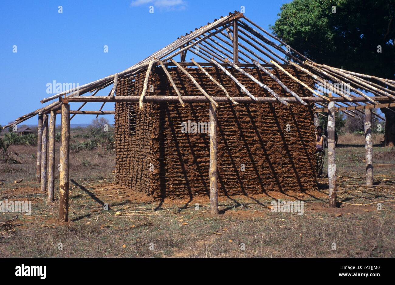 Adobe Hut ou Mud & Timber House en construction à Madagascar Banque D'Images