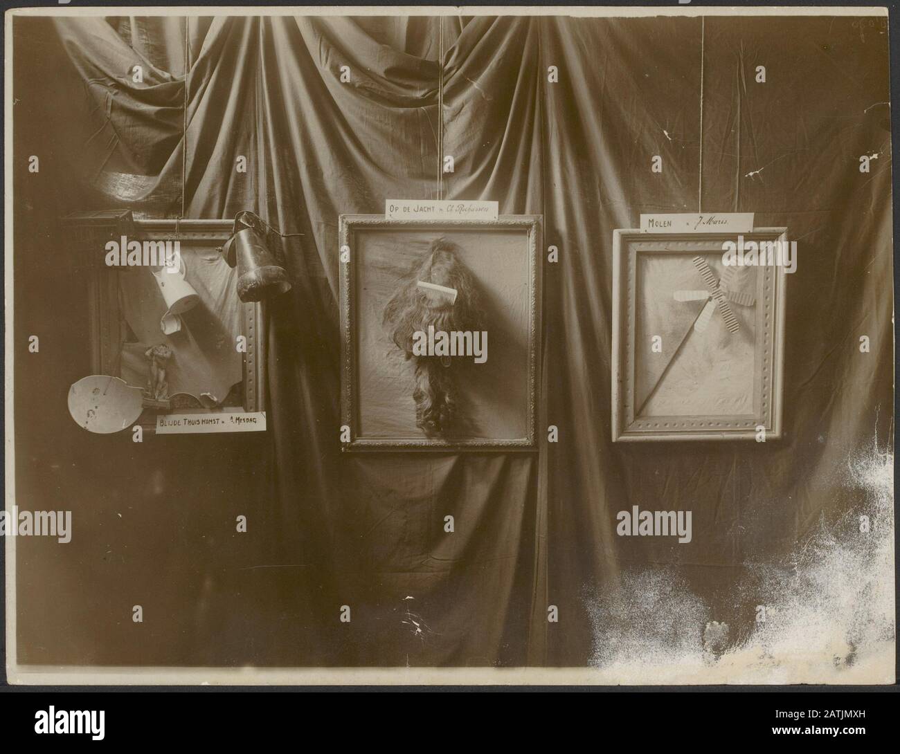 Description: Exposition de collages de blagues aux célèbres peintres Mesdag, Rochussen et Maris. Date: {1914-1918} lieu: Pays-Bas mots clés: Collages, première guerre mondiale, expositions Nom De La Personne: Mesdag, Rochussen Banque D'Images