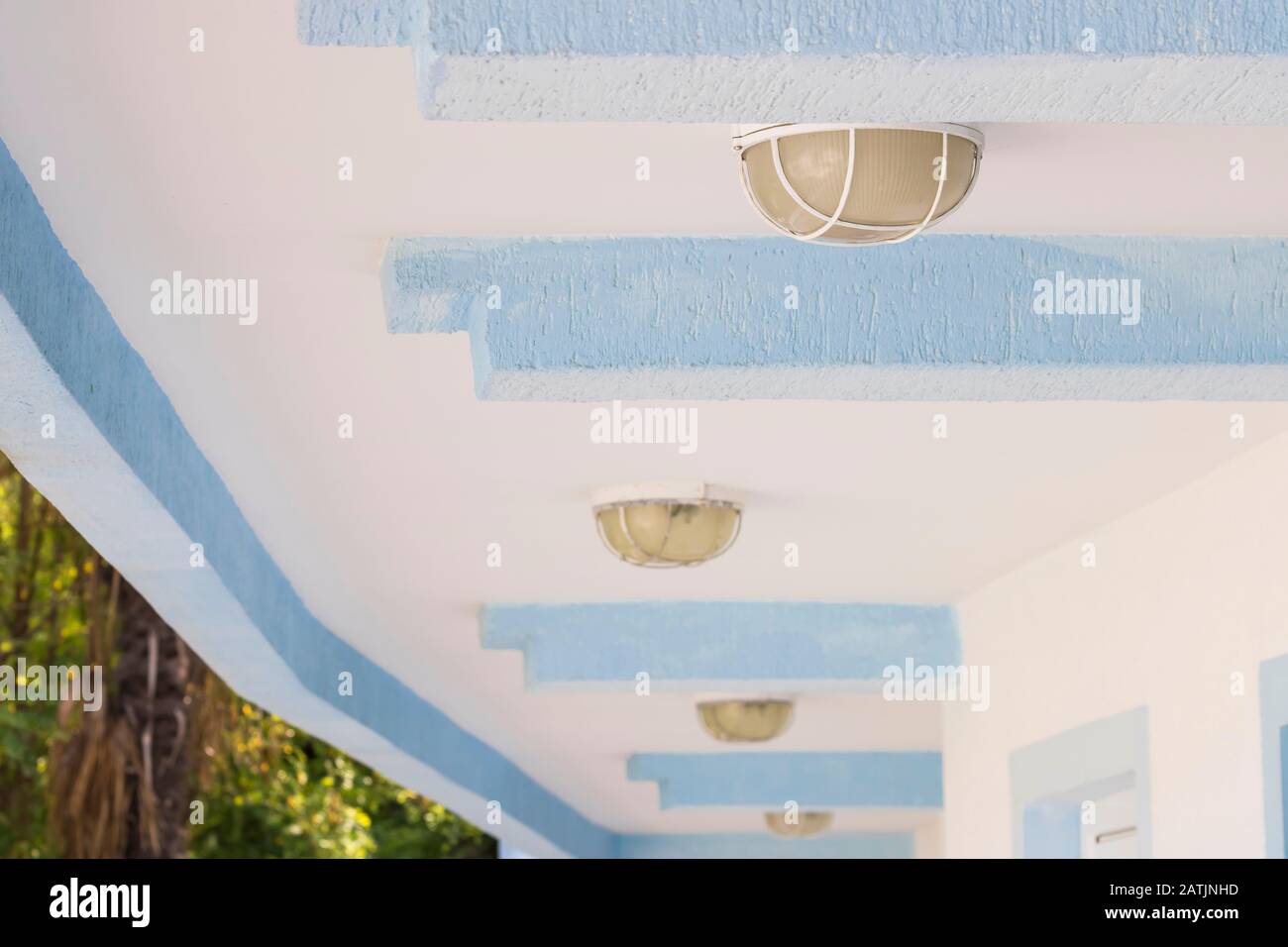 Terrasse de l'hôtel dans un bâtiment moderne en Grèce. Banque D'Images