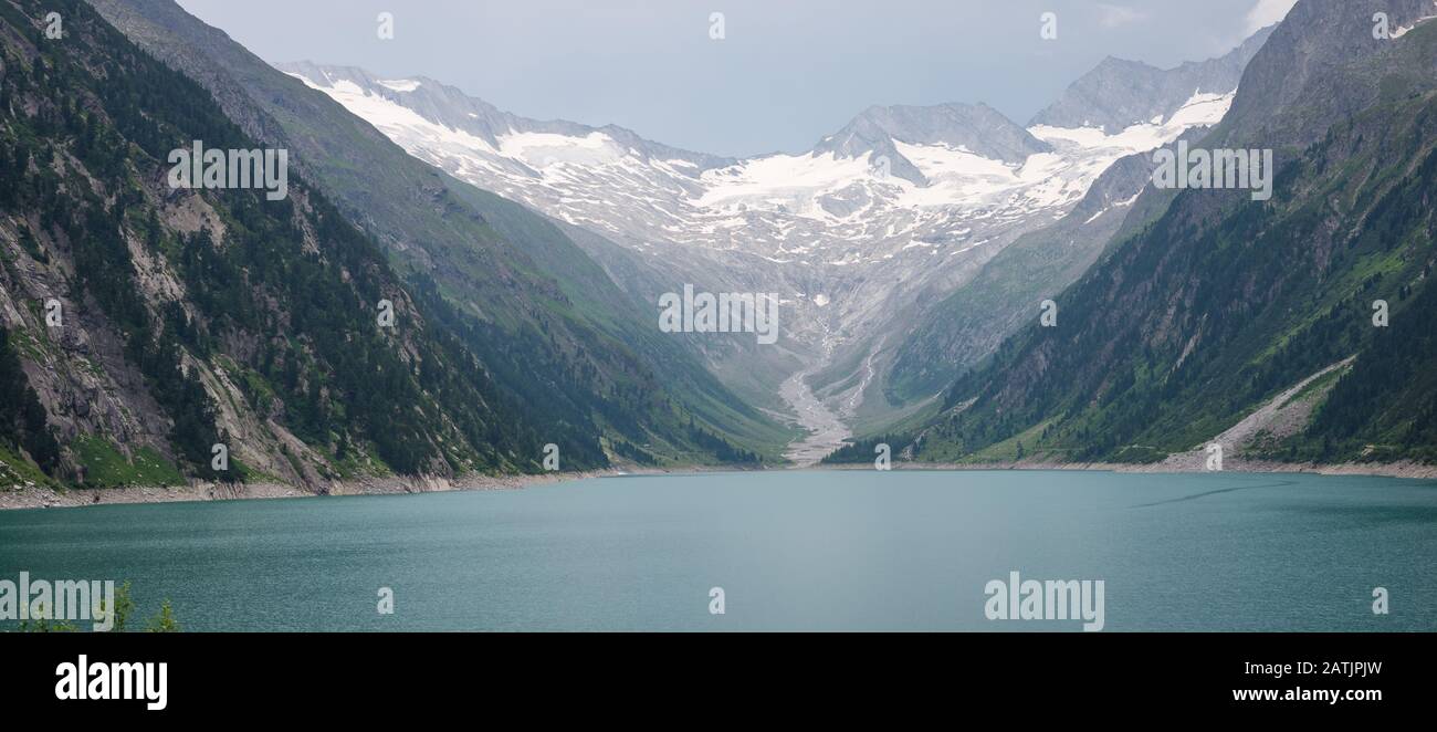 Superbe vue panoramique sur le lac Schlegeis et le glacier du Tyrol, en Autriche Banque D'Images