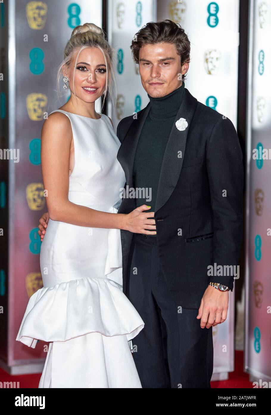 Londres, ANGLETERRE - 02 FÉVRIER : Pixie Lott et Oliver Cheshire assistent aux EE British Academy Film Awards 2020 Après la fête à l'hôtel Grosvenor House Banque D'Images