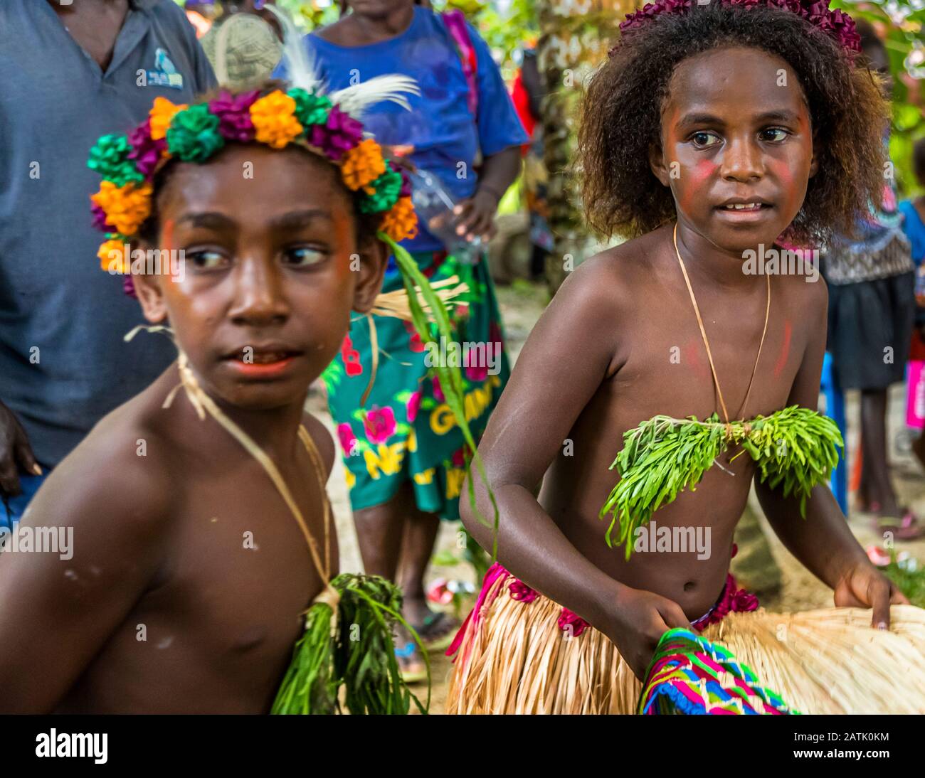 Sing-Sing traditionnel avec des invités étrangers sur l'île de Tautsina, Bougainville, Papouasie-Nouvelle-Guinée Banque D'Images