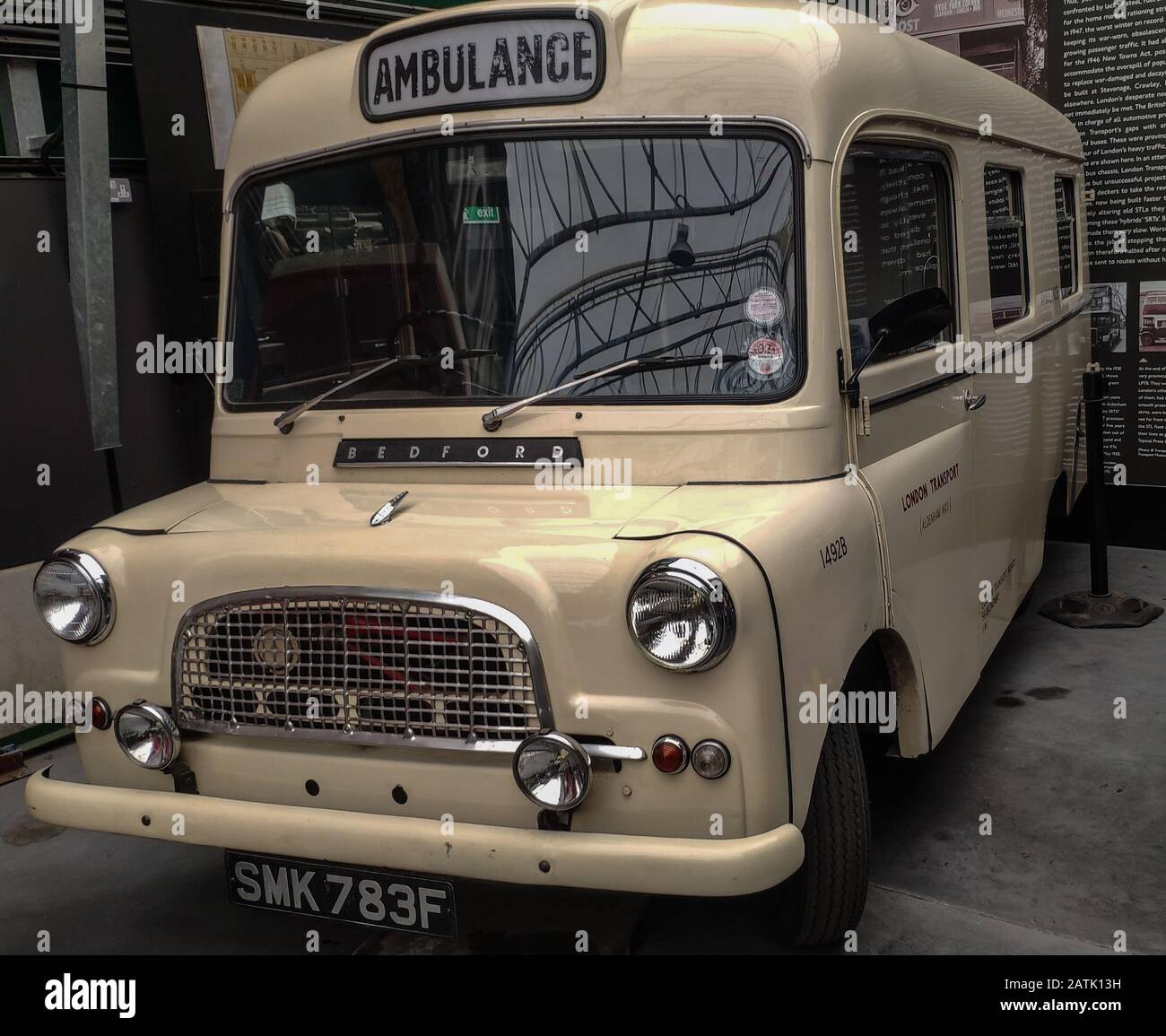 Un service d'ambulance de londres l'ambulance de Bedford CA 1950 the tilley Banque D'Images