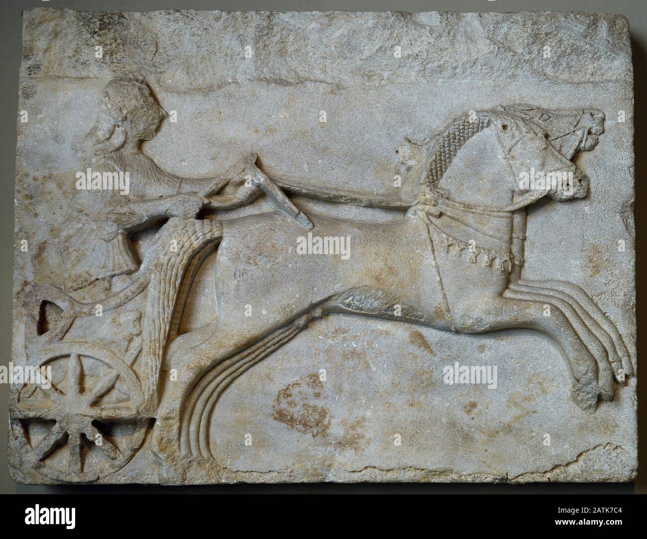 Soulagement archaïque grec représentant un Charioteer. Fin du 6ème siècle av. J.-C. Marbre proconnésien. De Cyzicus, Erdek (Turquie). Musée Archéologique. Istanbul. Turquie. Banque D'Images