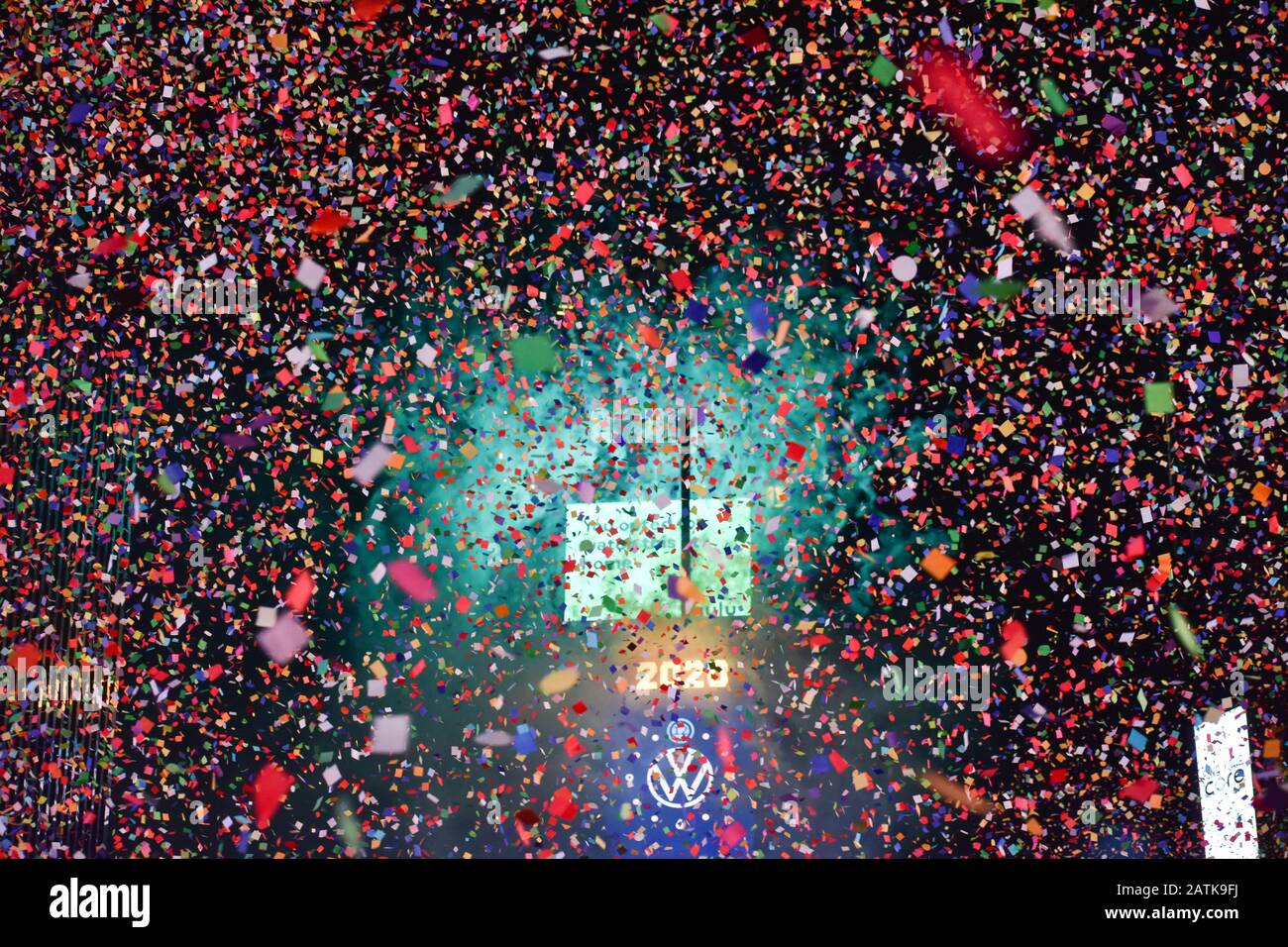 Les confettis sont présents lors de la célébration du nouvel an à Times Square (New York City) le 1er janvier 2020. Banque D'Images