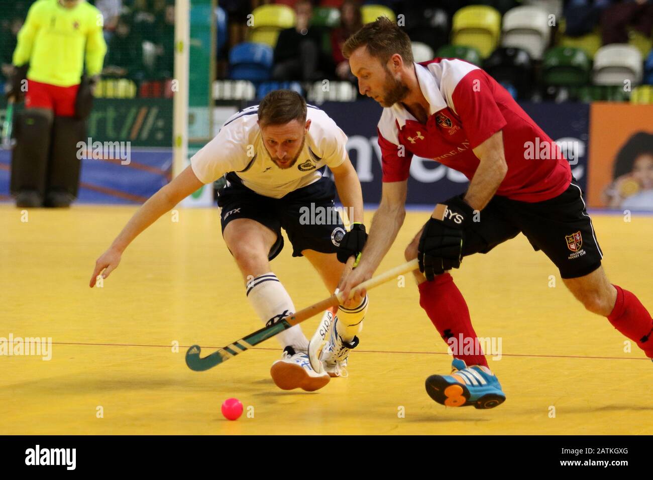 Londres, Royaume-Uni – 2 février 2020 – Holcombe est sur le point de gagner contre East Grplace lors de la demi-finale masculine du Jaffa Super 6 à la Copper Box Banque D'Images