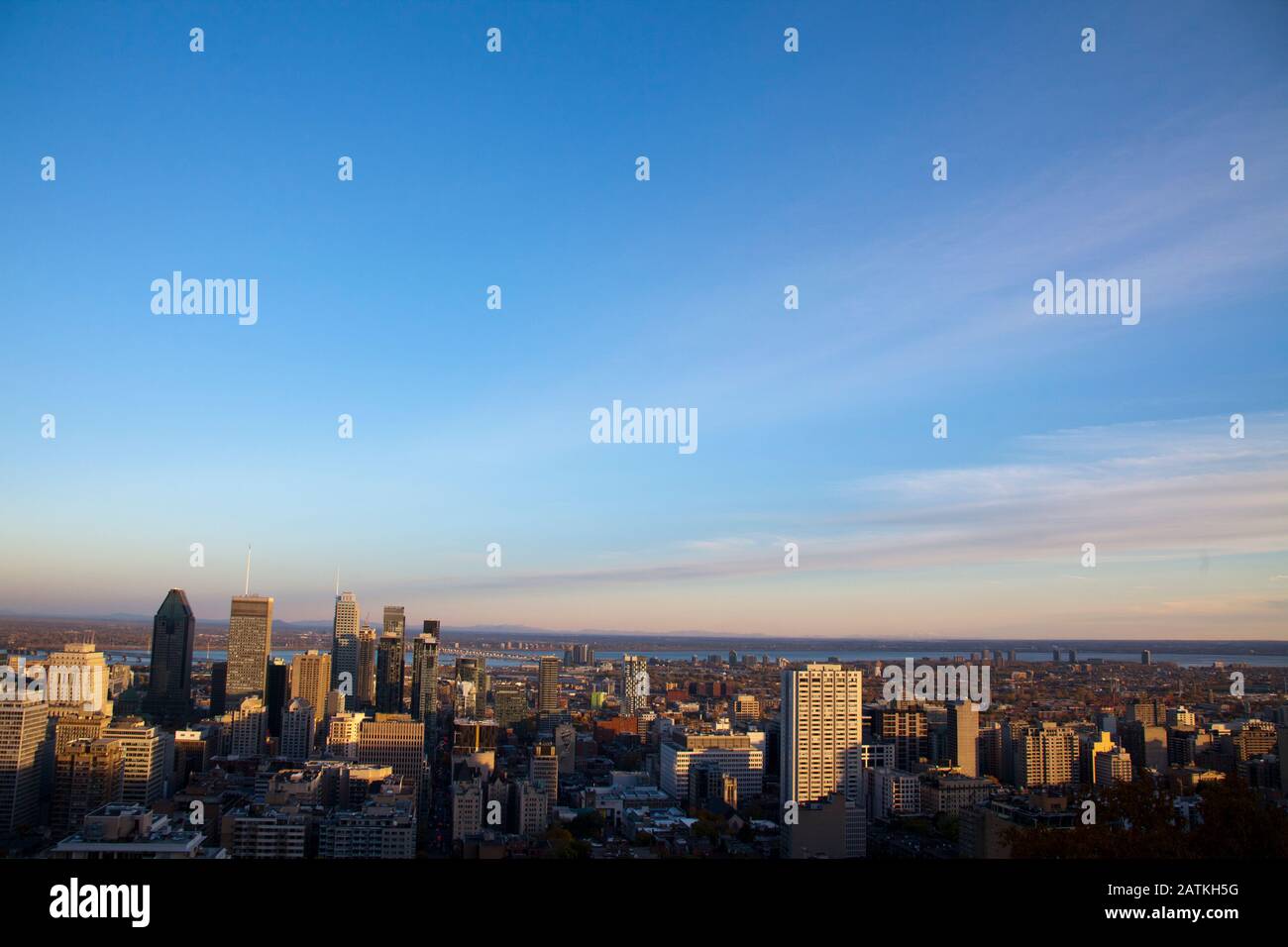 Vue sur le centre-ville de Montréal depuis le chalet Mont-Royal Banque D'Images