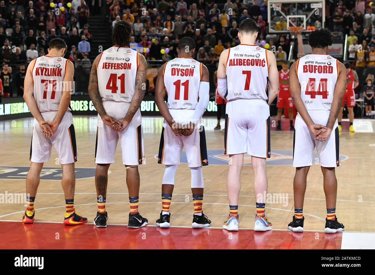 Rome, Italie. 02 février 2020. Virtus Roma, qui voit OriOra Pistoia passer 80-81 après le panier 2" de la fin de Johnson, sort vaincu une fois de plus sur la sirène. Match joué à la mémoire de Kobe Bryant, célébré par les deux équipes avec un maillot porté pendant l'échauffement. (Photo De Domenico Cippitelli/Pacific Press) Crédit: Pacific Press Agency/Alay Live News Banque D'Images