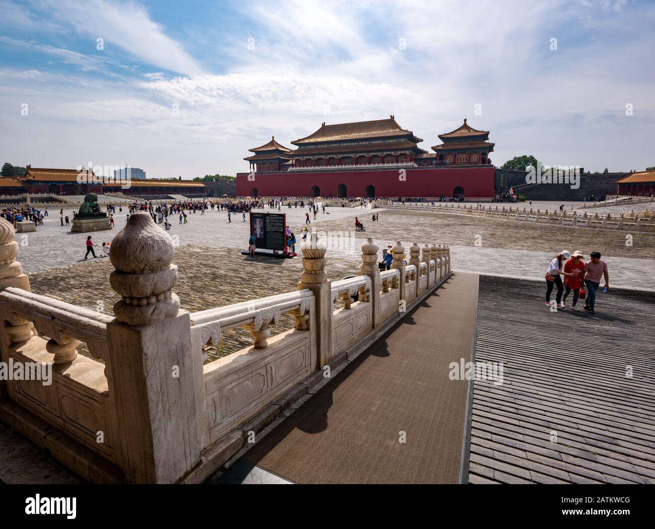 Vue de la cour extérieure de la porte Meridian et de la cour, Cité Interdite, Beijing, Chine, Asie Banque D'Images