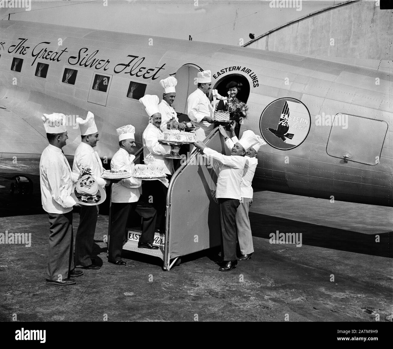 Laissez Les Manger Des Gateaux A Gateau Pour Les Coureurs Du Ciel Washington D C 4 Octobre Les Voyageurs Aeriens Qui Quittent L Aeroport De Washington Pendant La Semaine Nationale Du Voyage Aerien Le 2
