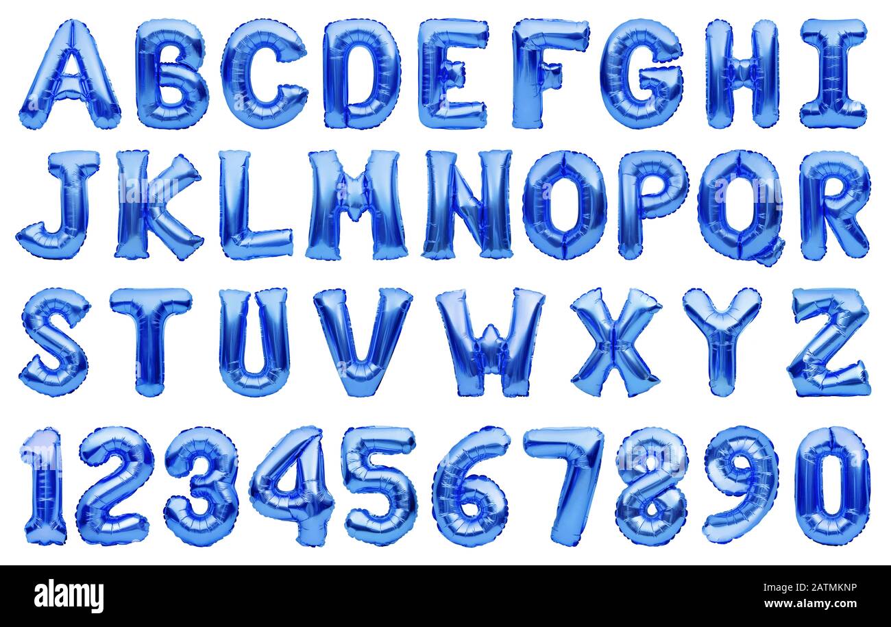 Alphabet anglais et nombres faits de ballons d'hélium gonflables bleus isolés. Police en montgolfière couleur bleu classique de l'année 2020, pleine Banque D'Images