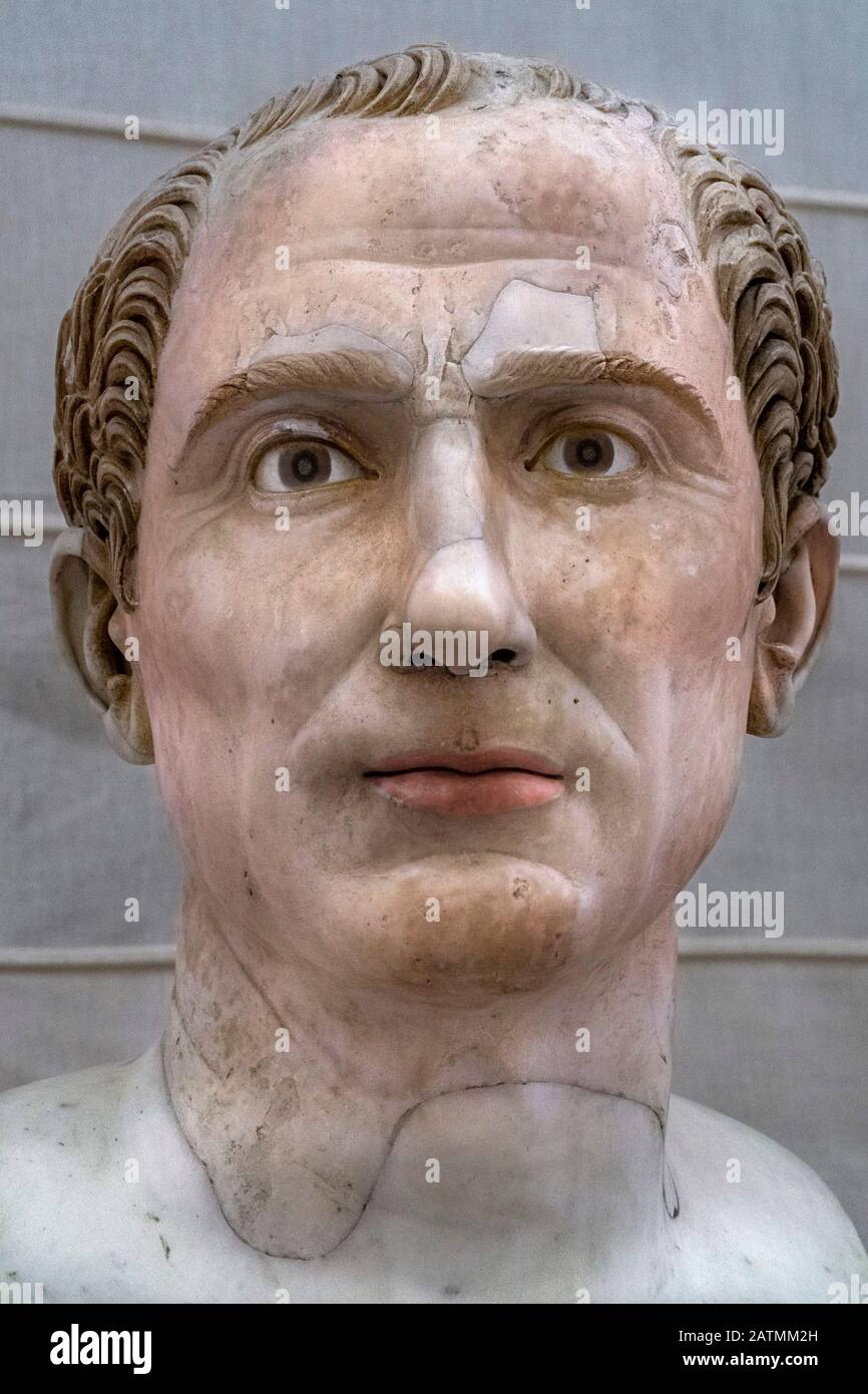 César César empereur romain ordinateur peint face statue yeux sombres Banque D'Images