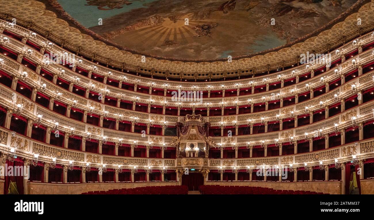 Théâtre royal Saint Charles à l'intérieur de Naples Banque D'Images