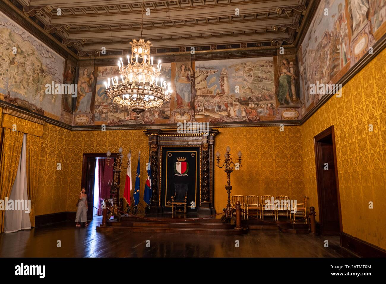 L'intérieur du Palais Grandmaster à la Valette, Malte, les Chambres d'État, la salle du trône - salle du Conseil suprême du Grand Maître de l'ordre de Saint-Jean Banque D'Images