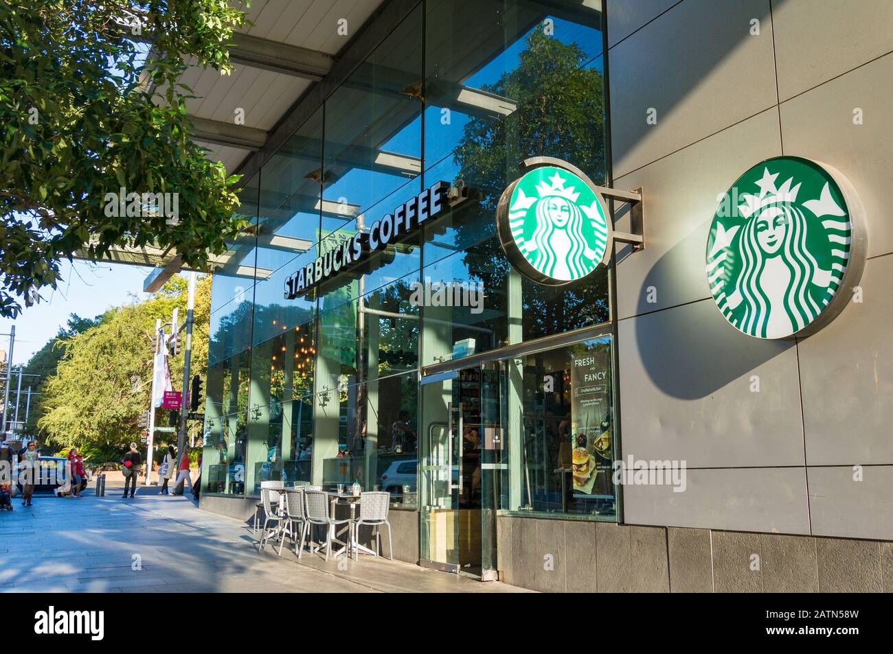 Sydney, Australie - 26 mars 2016 : chaîne de cafés Starbucks dans la rue Elizabeth à Sydney. Endroit populaire dans le quartier des affaires de Sydney Banque D'Images