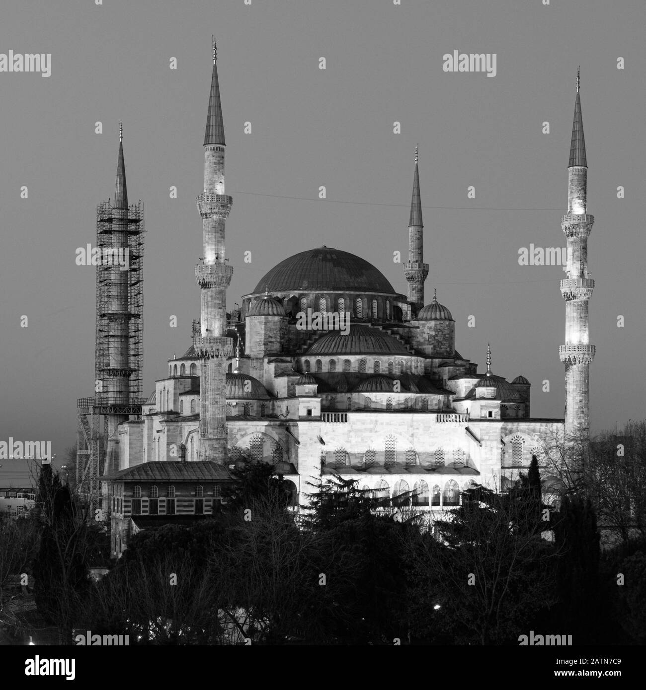 Istanbul, Turquie - 11 Janvier 2020: Vue De Nuit Sur La Mosquée Du Sultan Ahmed Ou La Mosquée Bleue, Sultanahmet, Istanbul, Turquie Banque D'Images
