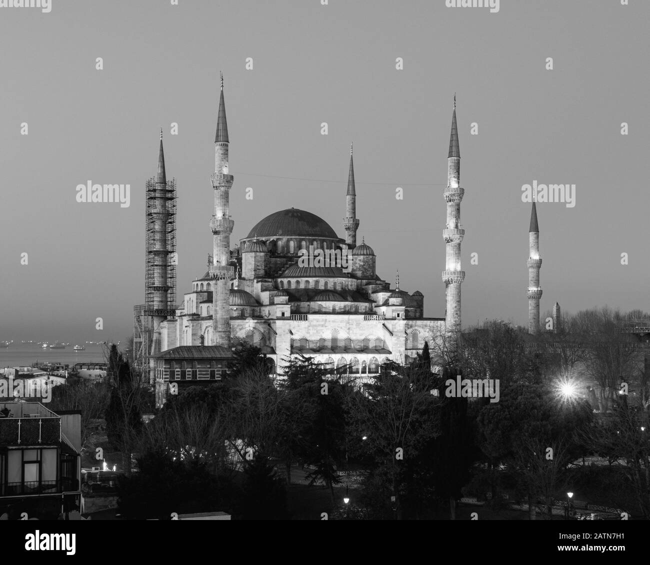 Istanbul, Turquie - 11 Janvier 2020: Vue De Nuit Sur La Mosquée Du Sultan Ahmed Ou La Mosquée Bleue, Sultanahmet, Istanbul, Turquie Banque D'Images