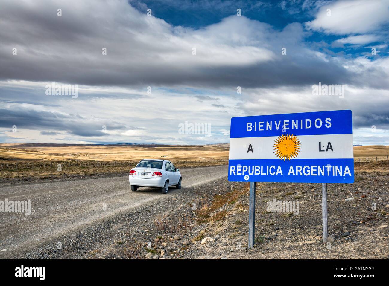 Signe de bienvenue sur la route de terre au passage frontalier à Patagonia entre près de Cerro Castillo, Chili à Cancha Carrera, Argentine Banque D'Images