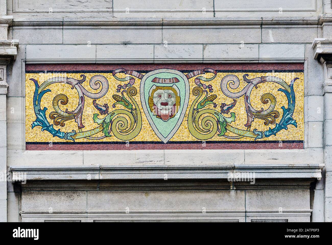 Mosaïque de tigre sur la façade d'un bâtiment dans le zoo d'Anvers, Belgique Banque D'Images