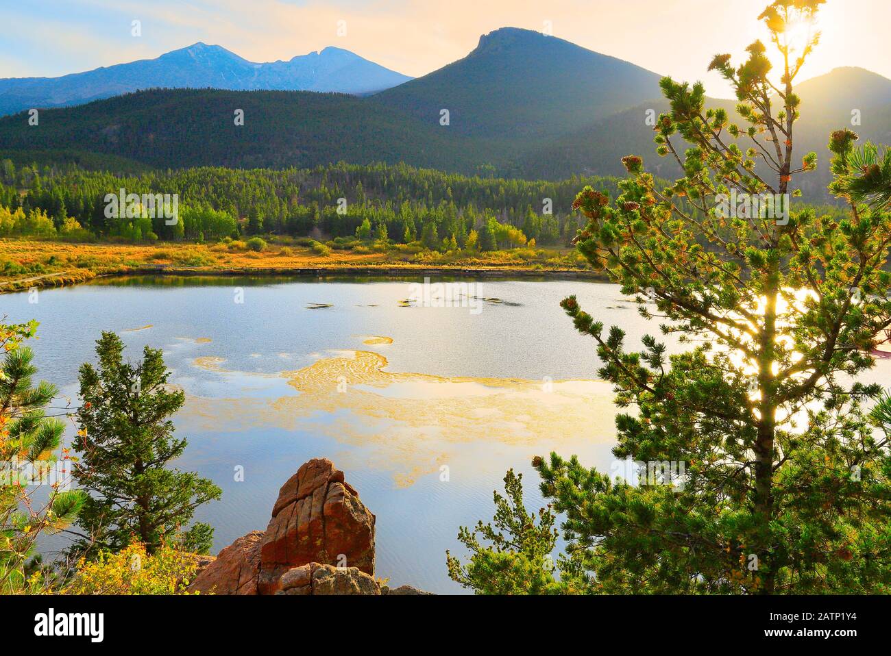 Le coucher du soleil, le lac Lily, Rocky Mountain National Park, Estes, Colorado, USA Banque D'Images