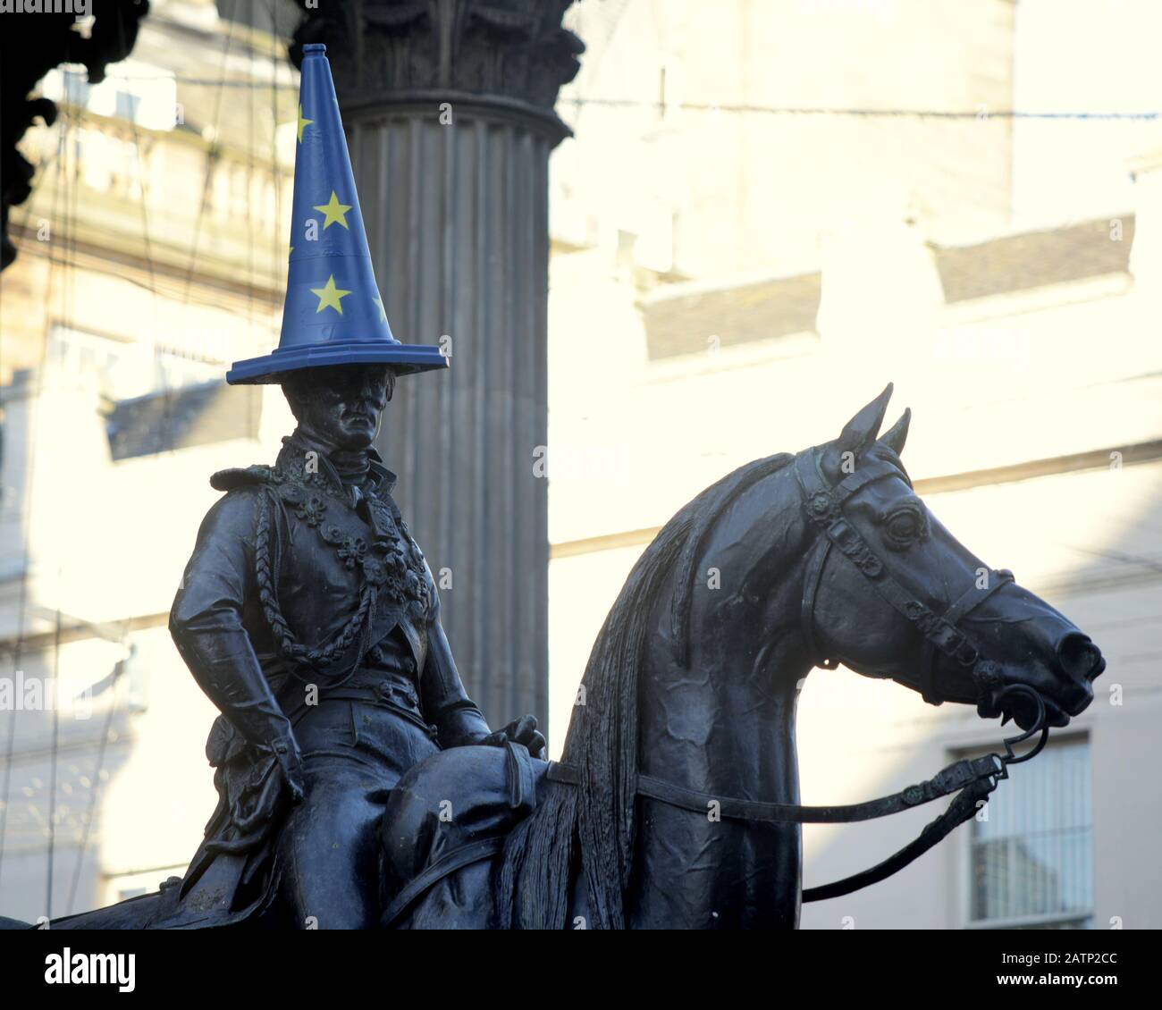 Glasgow, Ecosse, Royaume-Uni, 4 février, 2020 l'icône de l'homme à tête conique de la ville est toujours dans l'Union européenne comme la statue du duc de Wellington à l'extérieur du musée d'art moderne ou DE GOMA comme on le sait, continue de profiter de sa tête européenne longtemps après le Brexit wellington et Waterloo viennent à l'esprit. Copywrite Gerard Ferry/ Alay Live News Banque D'Images