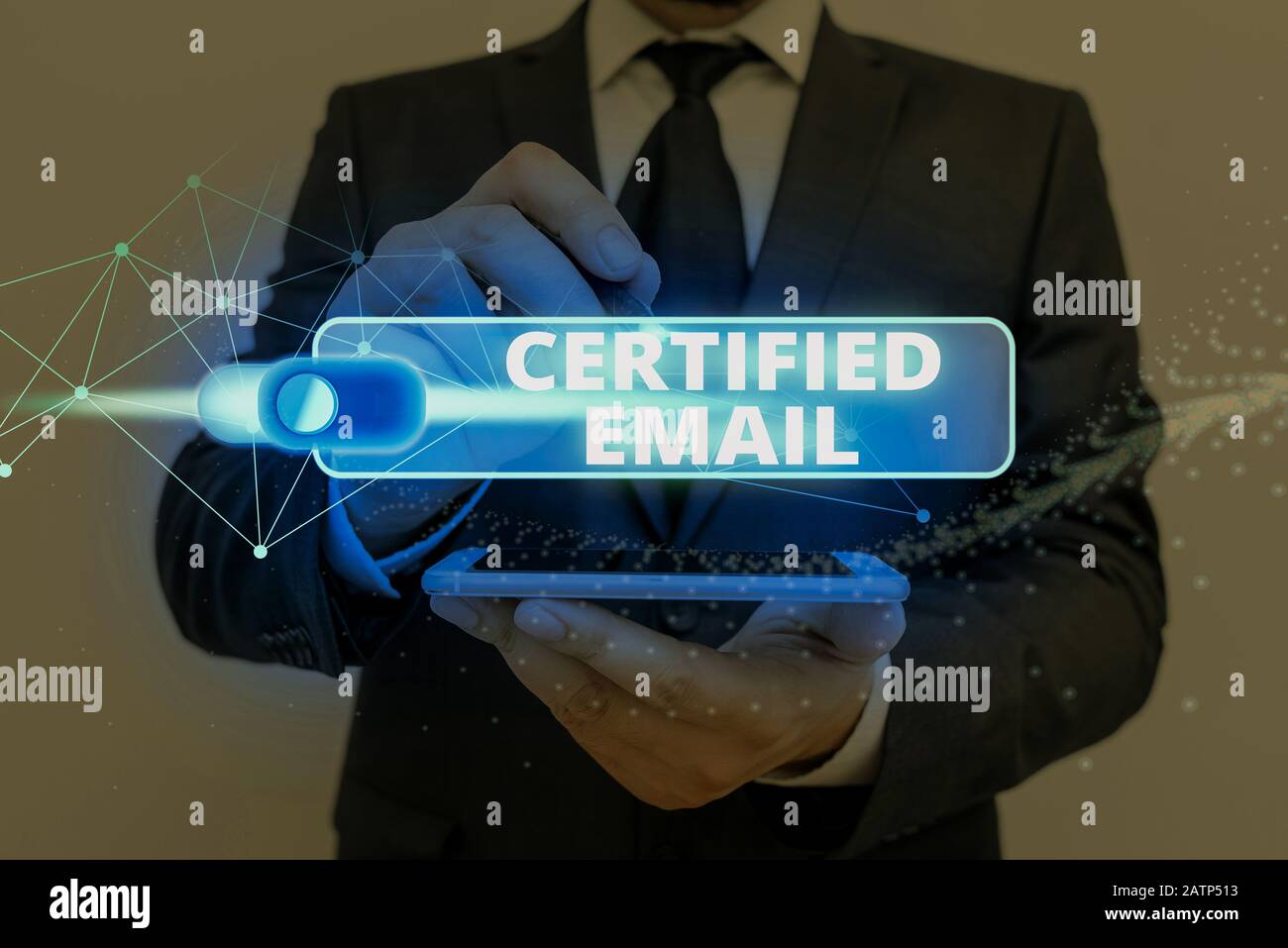 Panneau texte indiquant l'e-mail certifié. Photo d'entreprise présentant un e-mail dont l'envoi est certifié par un tiers neutre Banque D'Images