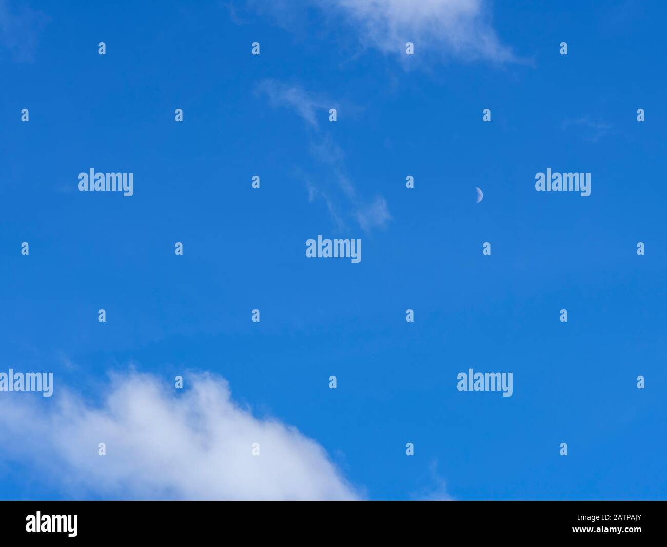 Ciel nuageux, nuages dans le ciel bleu, Bavière, Allemagne, Europe Banque D'Images
