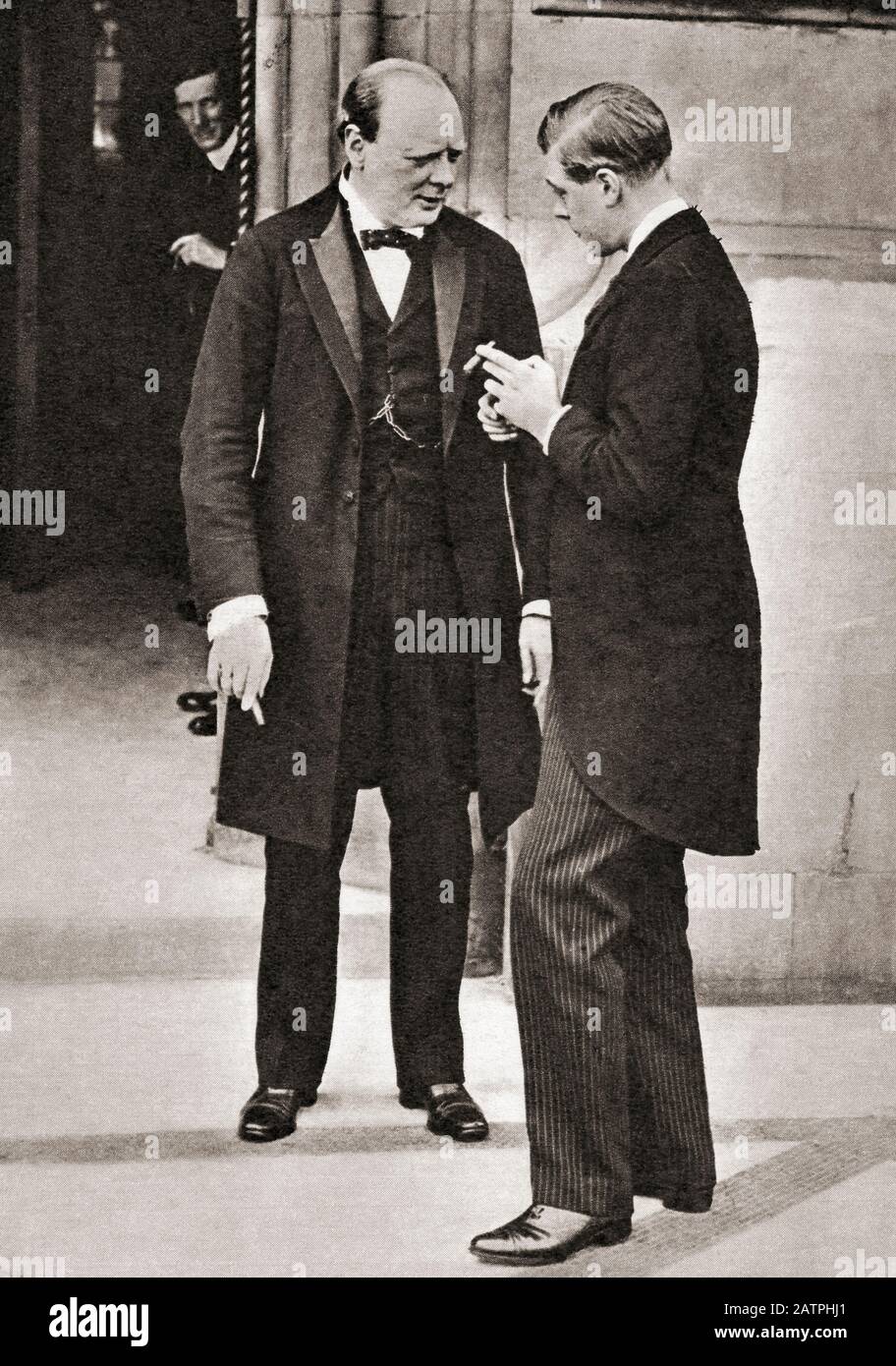 Winston Churchill et le Prince Edward, vu ici en 1919. Winston Leonard Spencer-Churchill, 1874 – 1965. Homme politique britannique, officier de l'armée, écrivain et deux fois premier ministre du Royaume-Uni. Le Prince Edward, plus tard Edward VIII, puis le duc de Windsor, 1894 à 1972. Banque D'Images