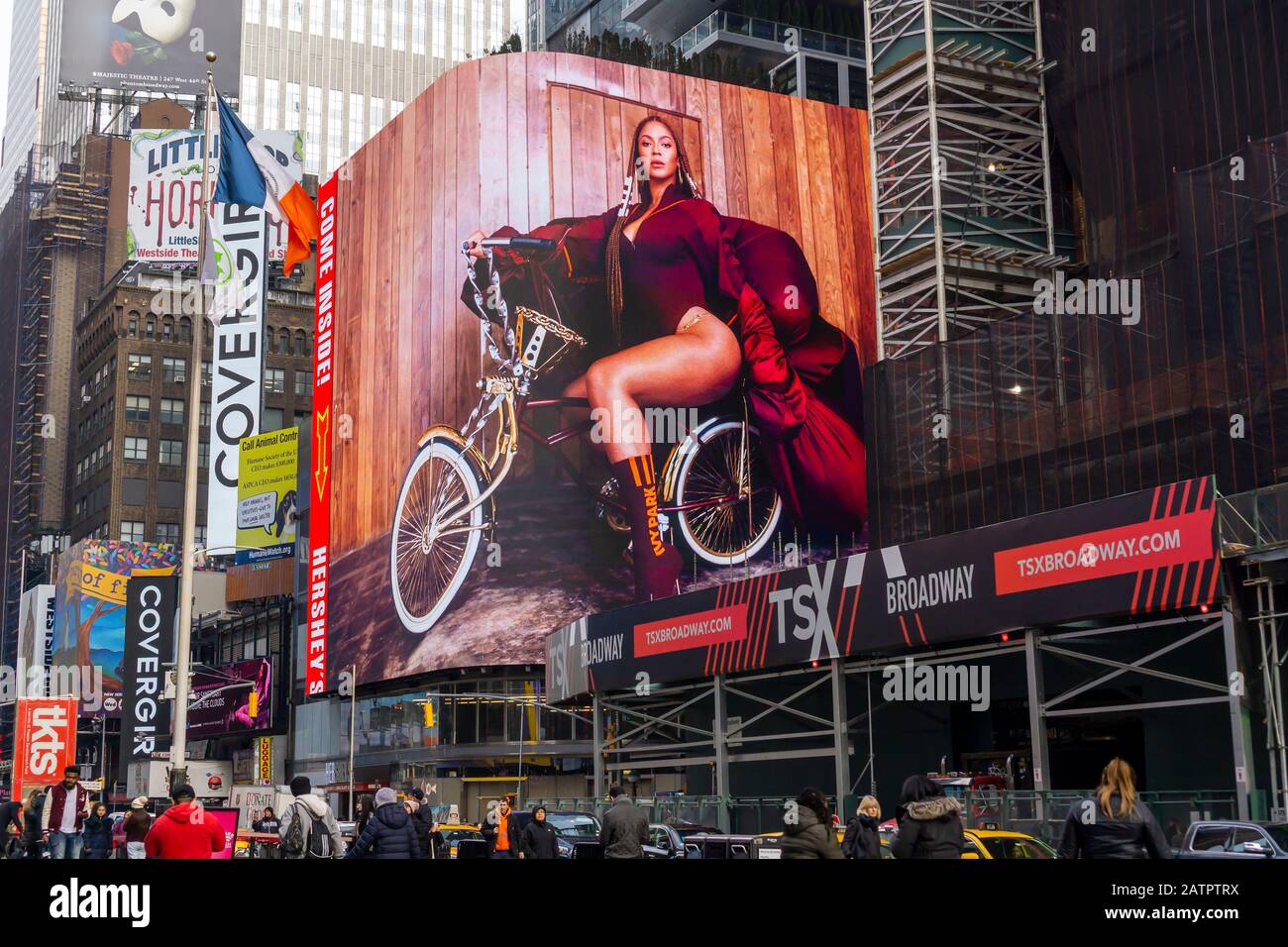 Publicité mettant en vedette Beyoncé pour sa ligne de vêtements Ivy Park vue dans Times Square à New York le jeudi 23 janvier 2020. (© Richard B. Levine) Banque D'Images