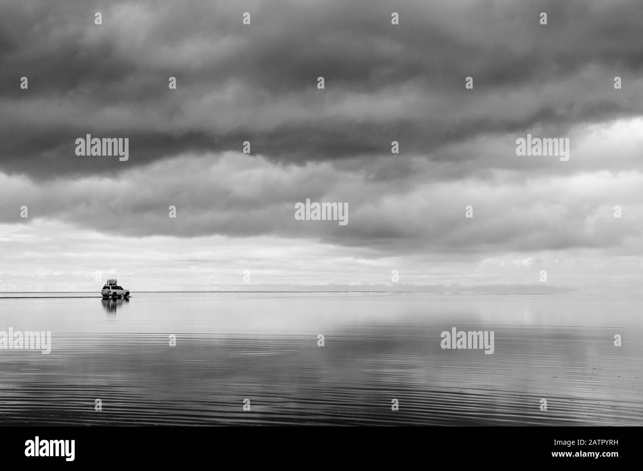 Le Salar de Uyuni a une surface de 10,400 km2 le plus grand plat de sel au monde. Banque D'Images