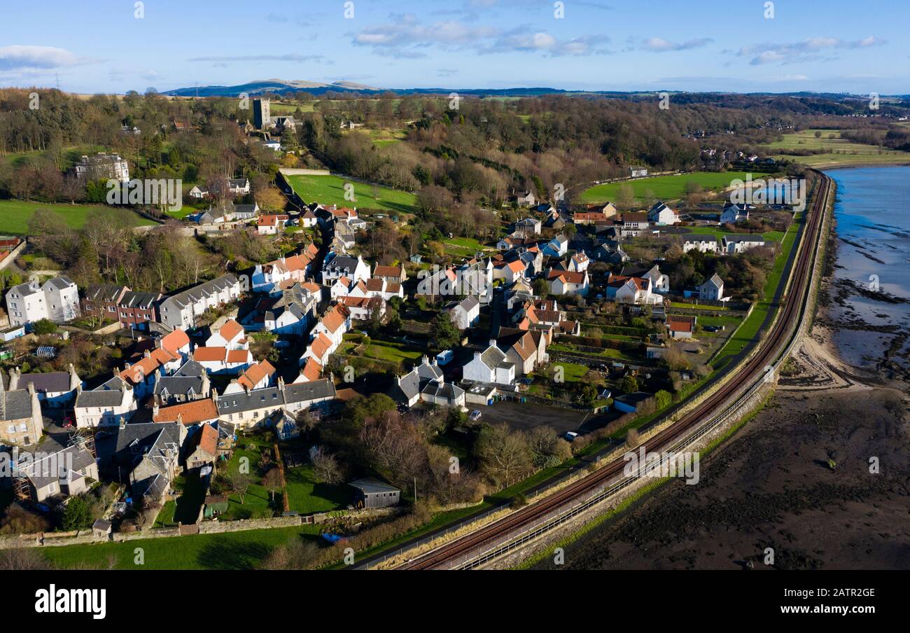 Vue aérienne du village historique de Culross à Fife, en Écosse, au Royaume-Uni Banque D'Images