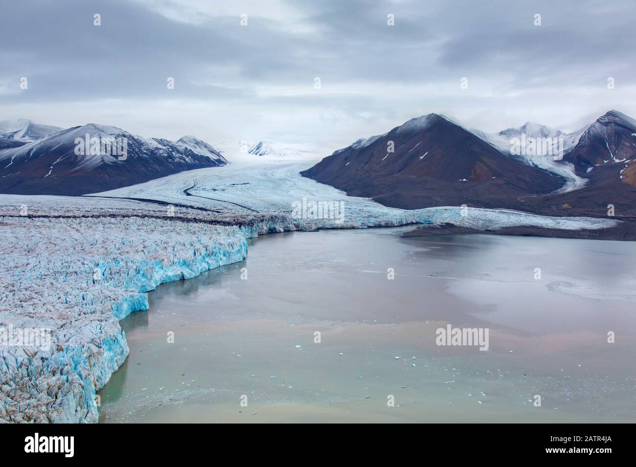 Osbornebreen et Vintervegen, fusionnant les glaciers dans Oscar II Débouches terrestres dans Saint-Jonsfjorden à Spitsbergen / Svalbard, Norvège Banque D'Images