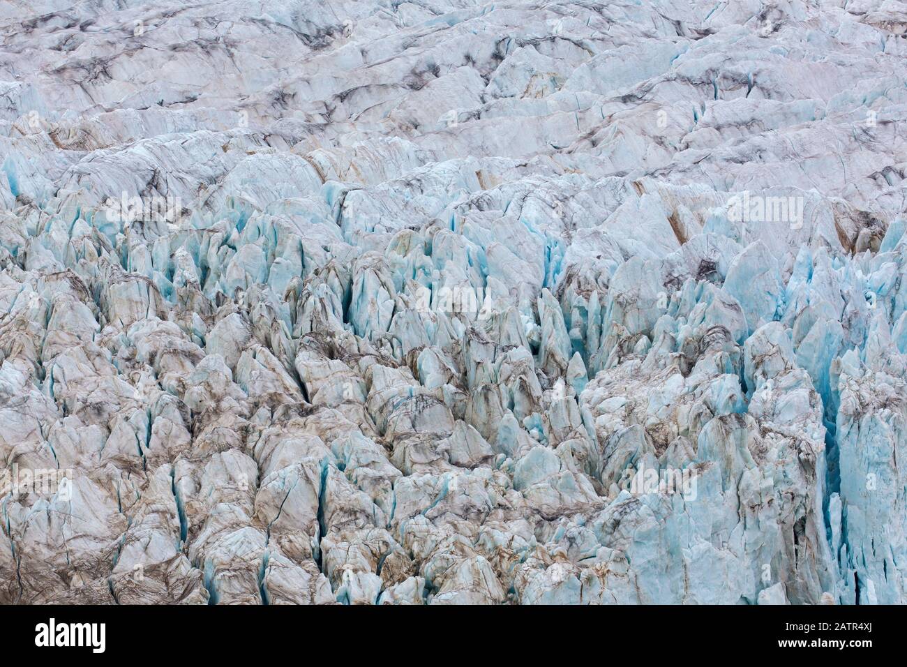 Crevasses sur la plate-forme glaciaire du glacier d'Osbornebreen dans la terre d'Oscar II à Spitsbergen / Svalbard, Norvège Banque D'Images