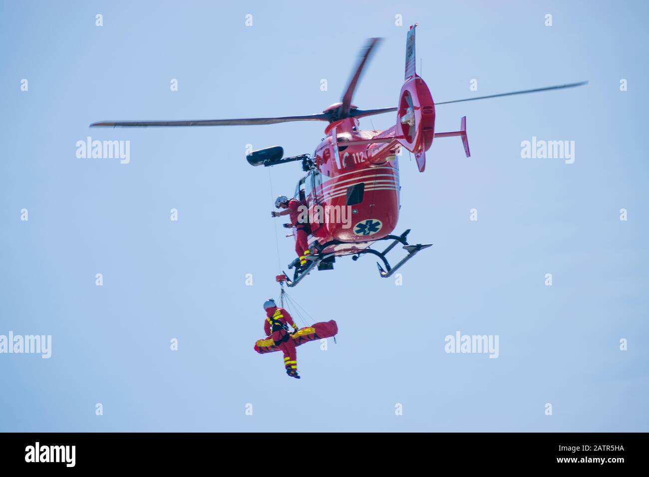 Bucarest/ Roumanie - salon aéronautique - 24 septembre 2019 : simulation de mission de sauvetage en hélicoptère SMURD. Banque D'Images