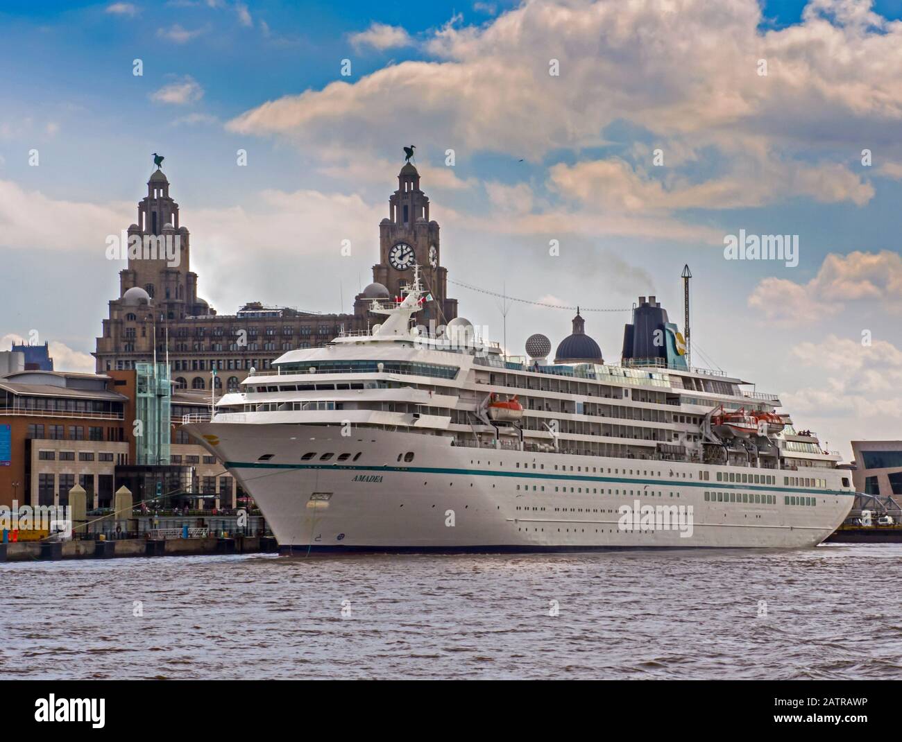 Navire amarré au terminal de Liverpool Banque D'Images