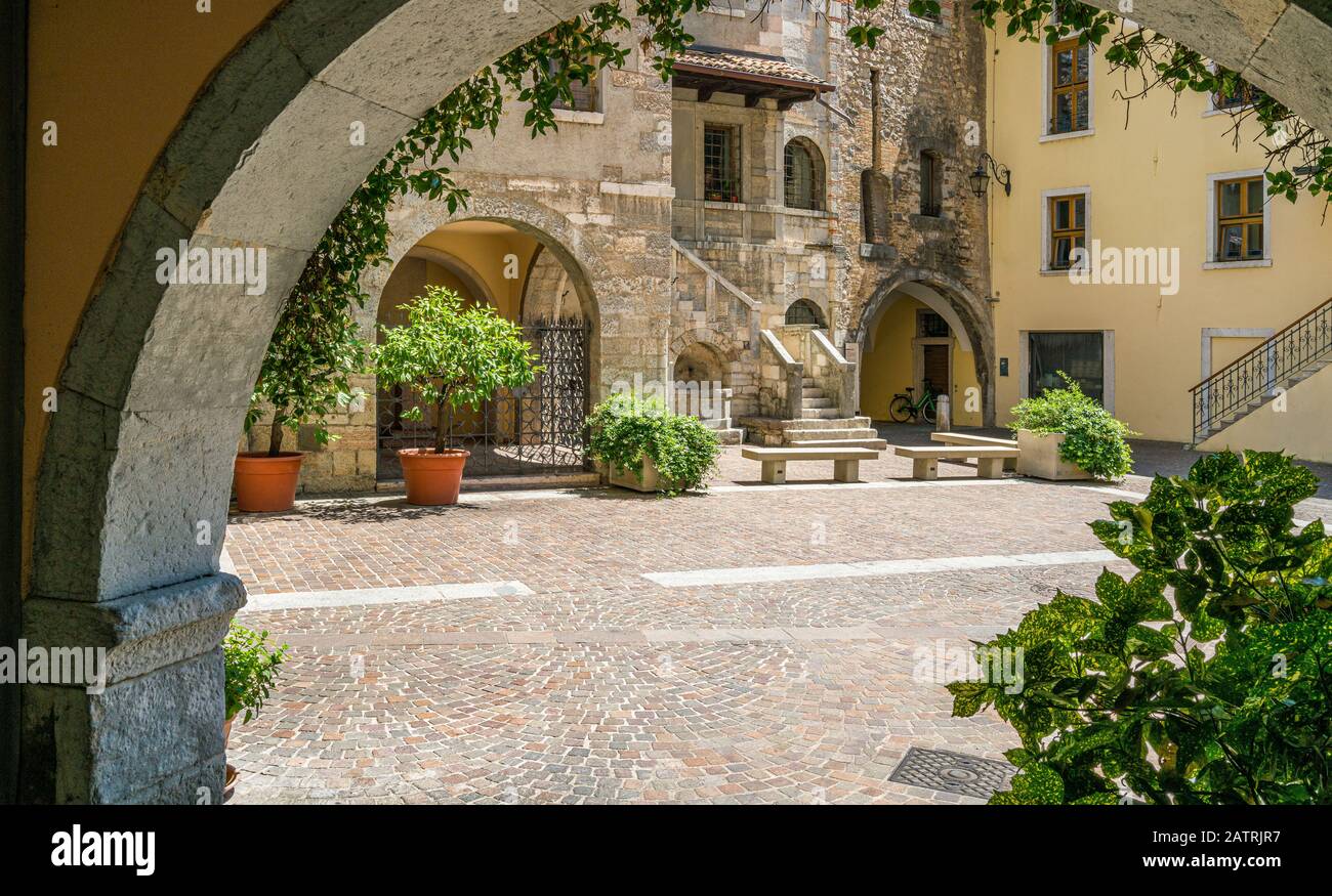La pittoresque ville de Riva del Garda sur le lac de Garde. Province de Trente, Trentin-Haut-Adige, Italie. Banque D'Images