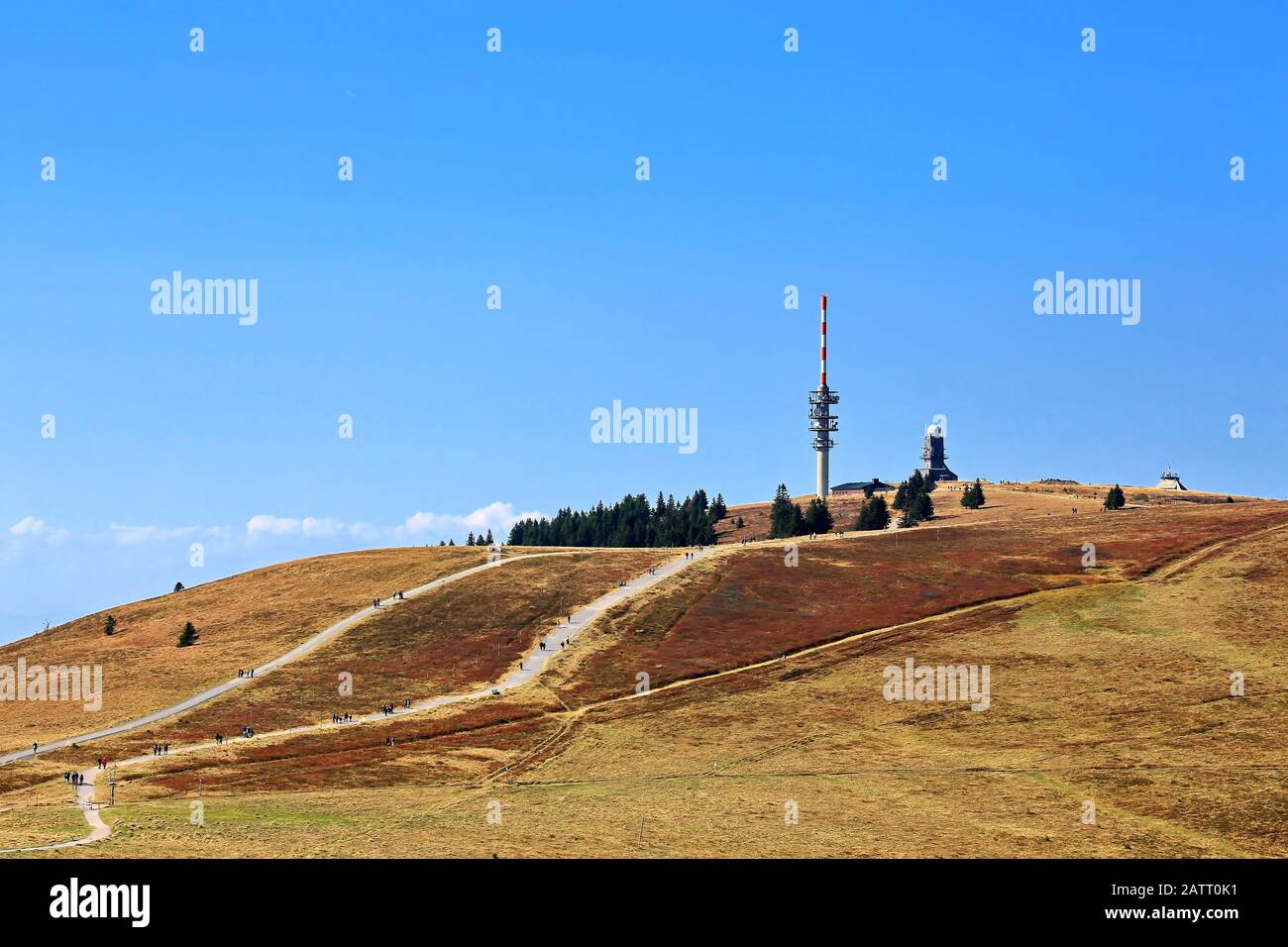 Feldberg Black Forest / Allemagne - 09 22 2018: Feldberg est un sommet de montagne dans la Forêt Noire avec tour de télévision. Banque D'Images
