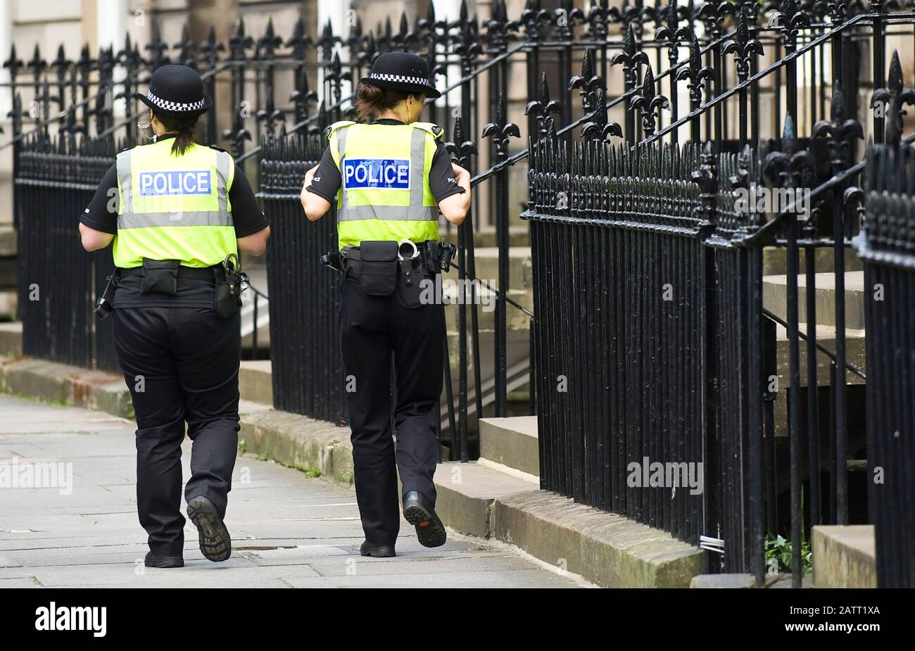 Le photographe Ian Georgeson-Grosvenor Crescent-An couple âgé a été volé chez lui. Patrouille de police Banque D'Images