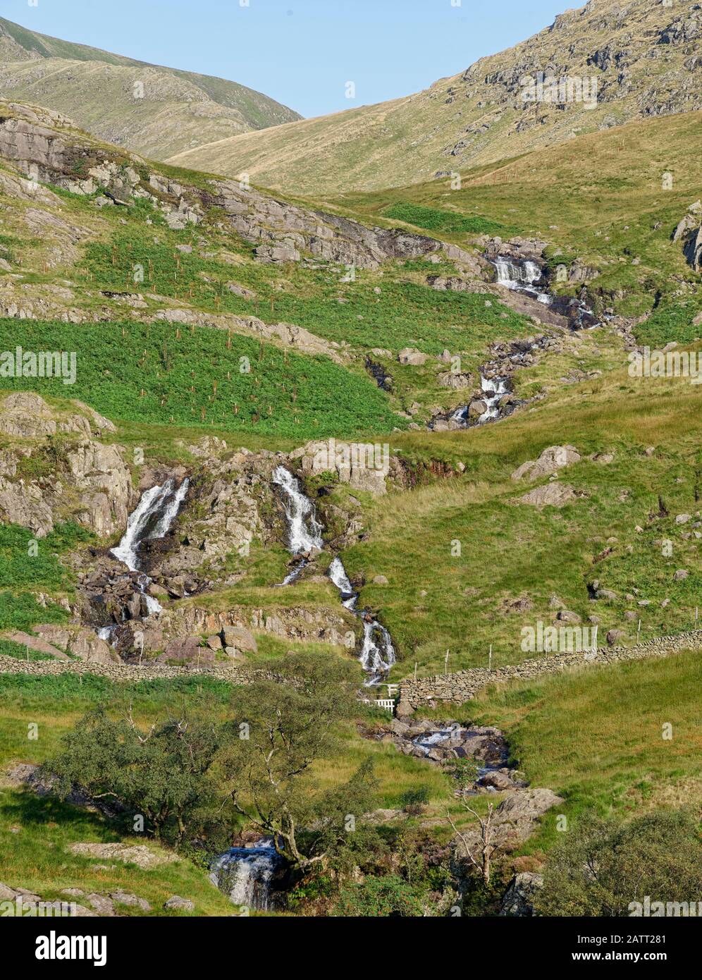 Blea Water Beck Waterfets Avec High Street Beyond, Haweswater, Cumbria Banque D'Images