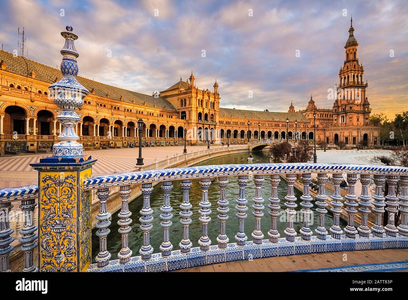 Plaza de Espana à Séville, Andalousie, Espagne au coucher du soleil Banque D'Images
